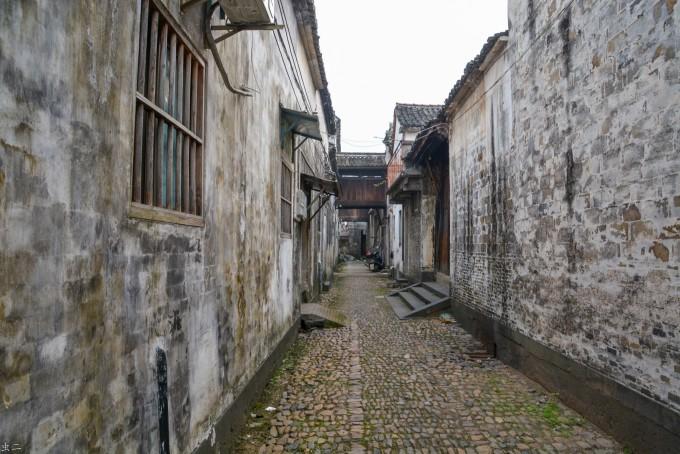 门店开进免税渠道，花西子加速向上出海